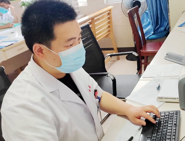 黄江伟1_网页.jpg 黄江伟1_网页.jpg