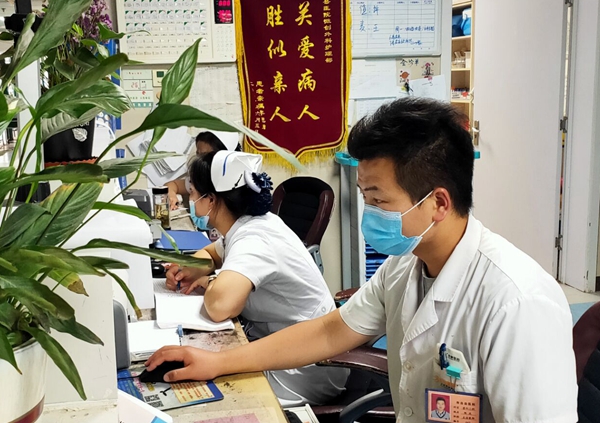 陈兵.jpg 陈兵.jpg