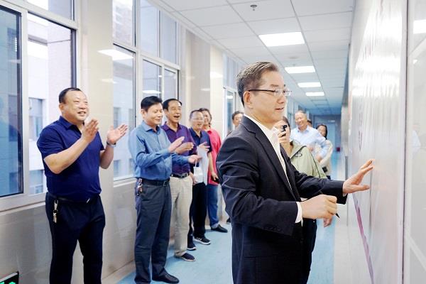 百年院庆 二 范先群书记挥笔签名.jpg 百年院庆 二 范先群书记挥笔签名.jpg