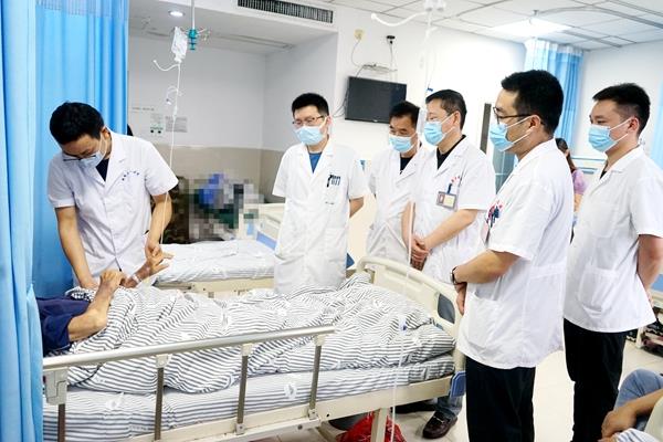 专家到普外科一病区指导工作_副本_副本.jpg 专家到普外科一病区指导工作_副本_副本.jpg