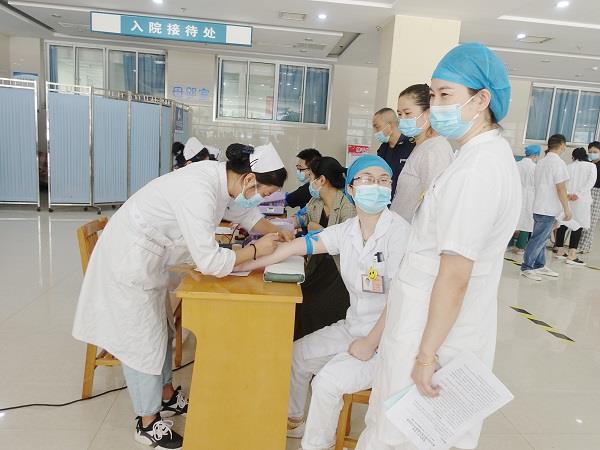 血液采集2.jpg 血液采集2.jpg