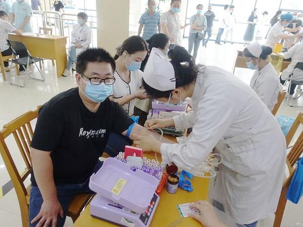 血液采集1.jpg 血液采集1.jpg
